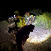 Incursión de los bomberos esta pasada noche en la Sierra de Orihuela para sofocar el incendio