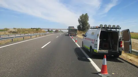 Transportes adjudica por 14,4 millones de euros el contrato para conservar 200 km de carreteras en Badajoz Transportes adjudica por 14,4 millones de euros el contrato para conservar 200 km de carreteras en Badajoz