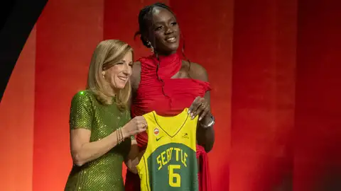 Awa Fam, 3 del draft, lidera una noche histórica para el baloncesto español en la WNBA Awa Fam, 3 del draft, lidera una noche histórica para el baloncesto español en la WNBA