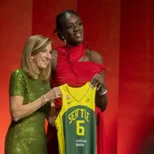 Awa Fam, 3 del draft, lidera una noche histórica para el baloncesto español en la WNBA Awa Fam, 3 del draft, lidera una noche histórica para el baloncesto español en la WNBA