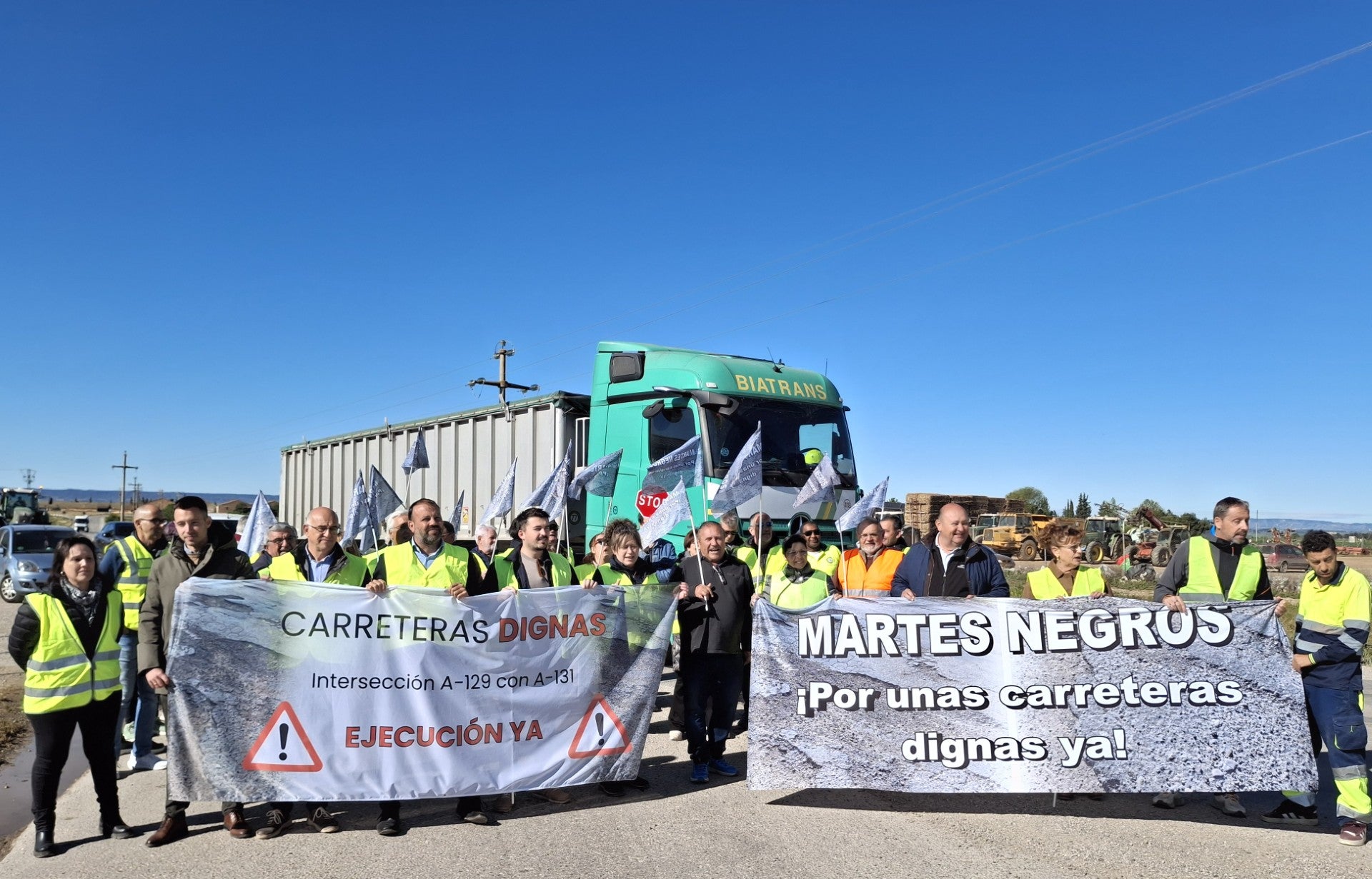 Primer "Martes Negro" para pedir la mejora de las carreteras monegrinas Primer "Martes Negro" para pedir la mejora de las carreteras monegrinas