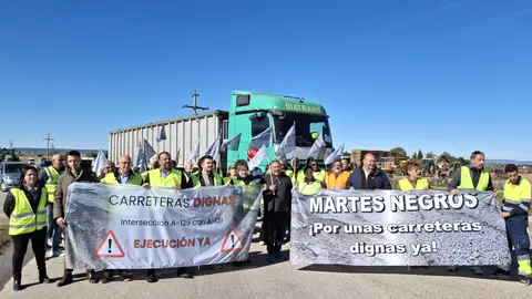Primer "Martes Negro" para pedir la mejora de las carreteras monegrinas Primer "Martes Negro" para pedir la mejora de las carreteras monegrinas
