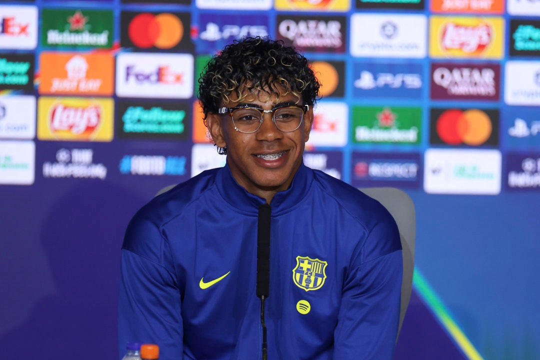 Lamine Yamal: "A ver si el Cholo me hace un favor y me pone un uno contra uno con algún jugador" Lamine Yamal: "A ver si el Cholo me hace un favor y me pone un uno contra uno con algún jugador"