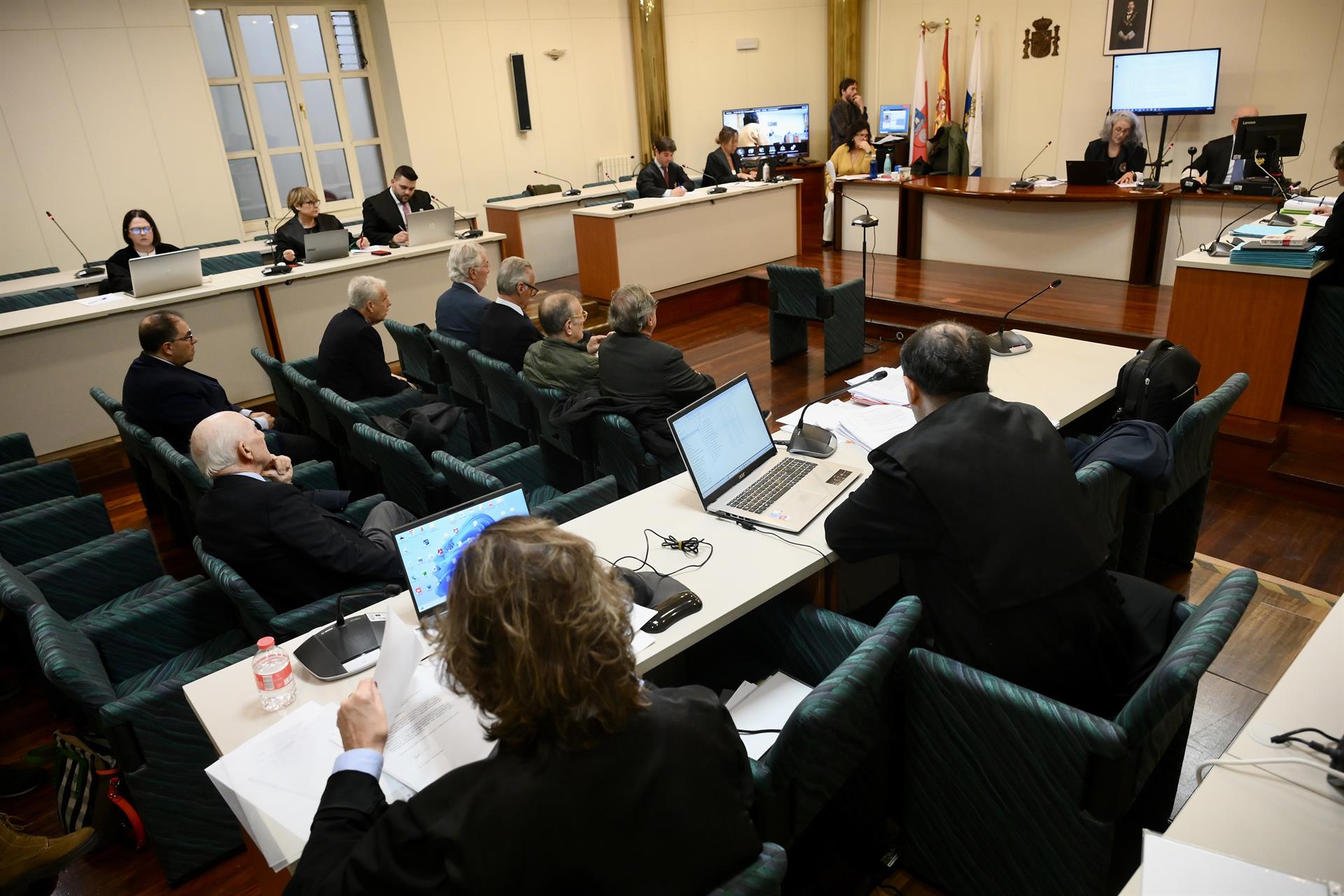 La fiscal rebaja a seis meses su petición de cárcel a los exconsejeros de Sniace por los vertidos al Saja-Besaya La fiscal rebaja a seis meses su petición de cárcel a los exconsejeros de Sniace por los vertidos al Saja-Besaya