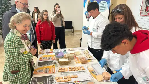 Vaquera subraya la implicación de los alumnos para "influir positivamente" en otros compañeros en la amplia oferta de FP en la región Vaquera subraya la implicación de los alumnos para "influir positivamente" en otros compañeros en la amplia oferta de FP en la región