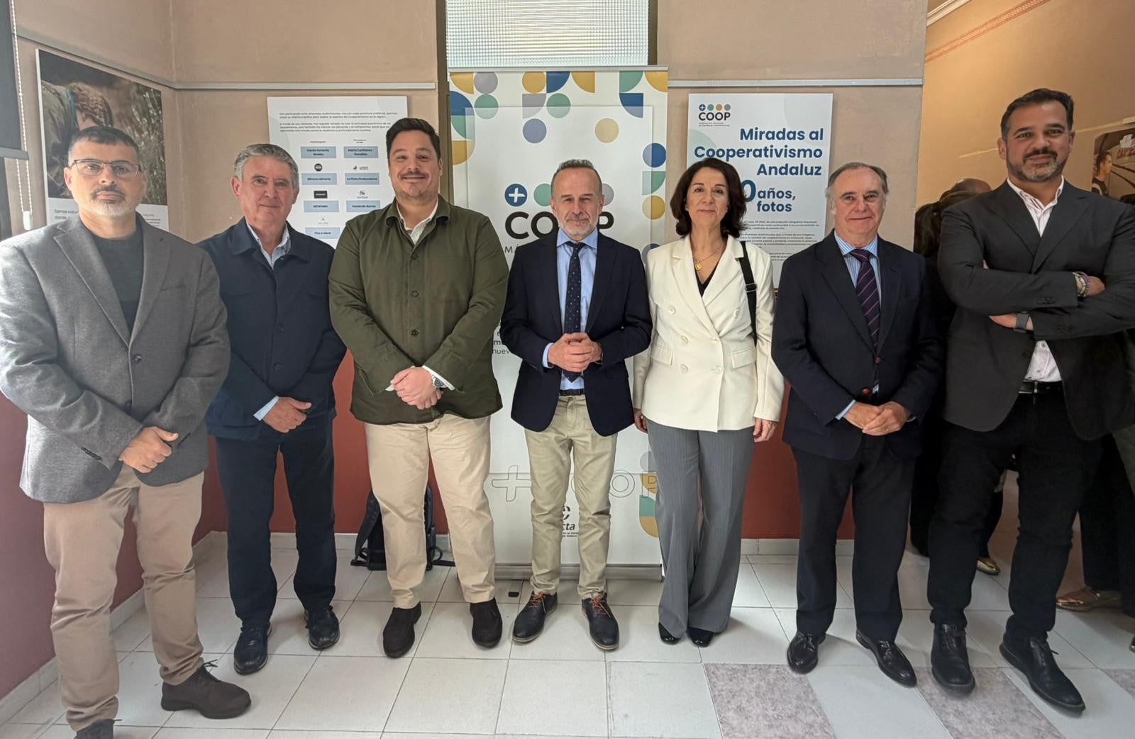 FAECTA inaugura en Sevilla la exposición “Miradas al cooperativismo andaluz. 30 fotos, 30 años” FAECTA inaugura en Sevilla la exposición “Miradas al cooperativismo andaluz. 30 fotos, 30 años”