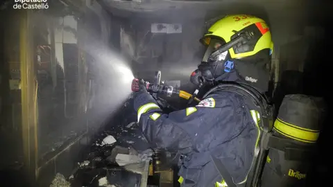 Un hombre resulta herido por inhalación de humo en el incendio de una vivienda en Vila-real Un hombre resulta herido por inhalación de humo en el incendio de una vivienda en Vila-real