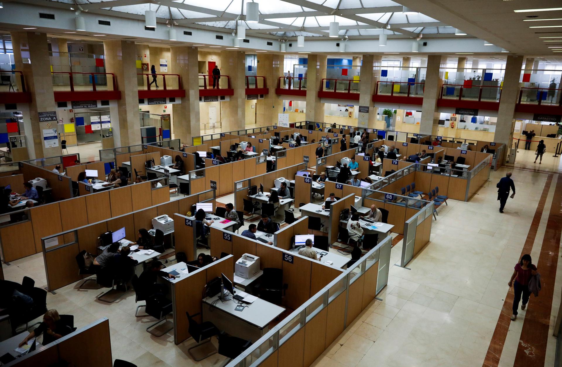 Qué pasa con los interinos del sector público tras la sentencia del TJUE: ¿los hará fijos el Gobierno? Qué pasa con los interinos del sector público tras la sentencia del TJUE: ¿los hará fijos el Gobierno?