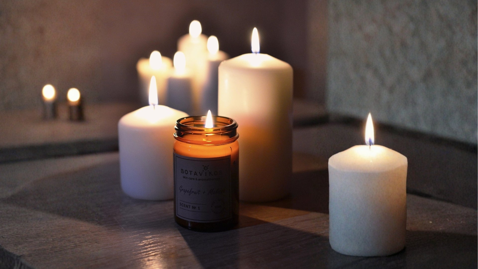 Imagen de velas aromáticas en una sala de estar. Imagen de velas aromáticas en una sala de estar.