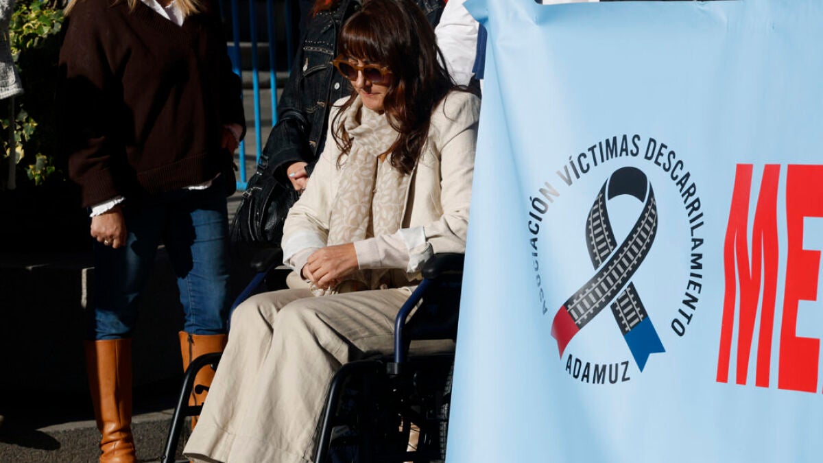 María Eugenia, víctima de Adamuz, exige al ministro Puente que les pida perdón y a Adif que 