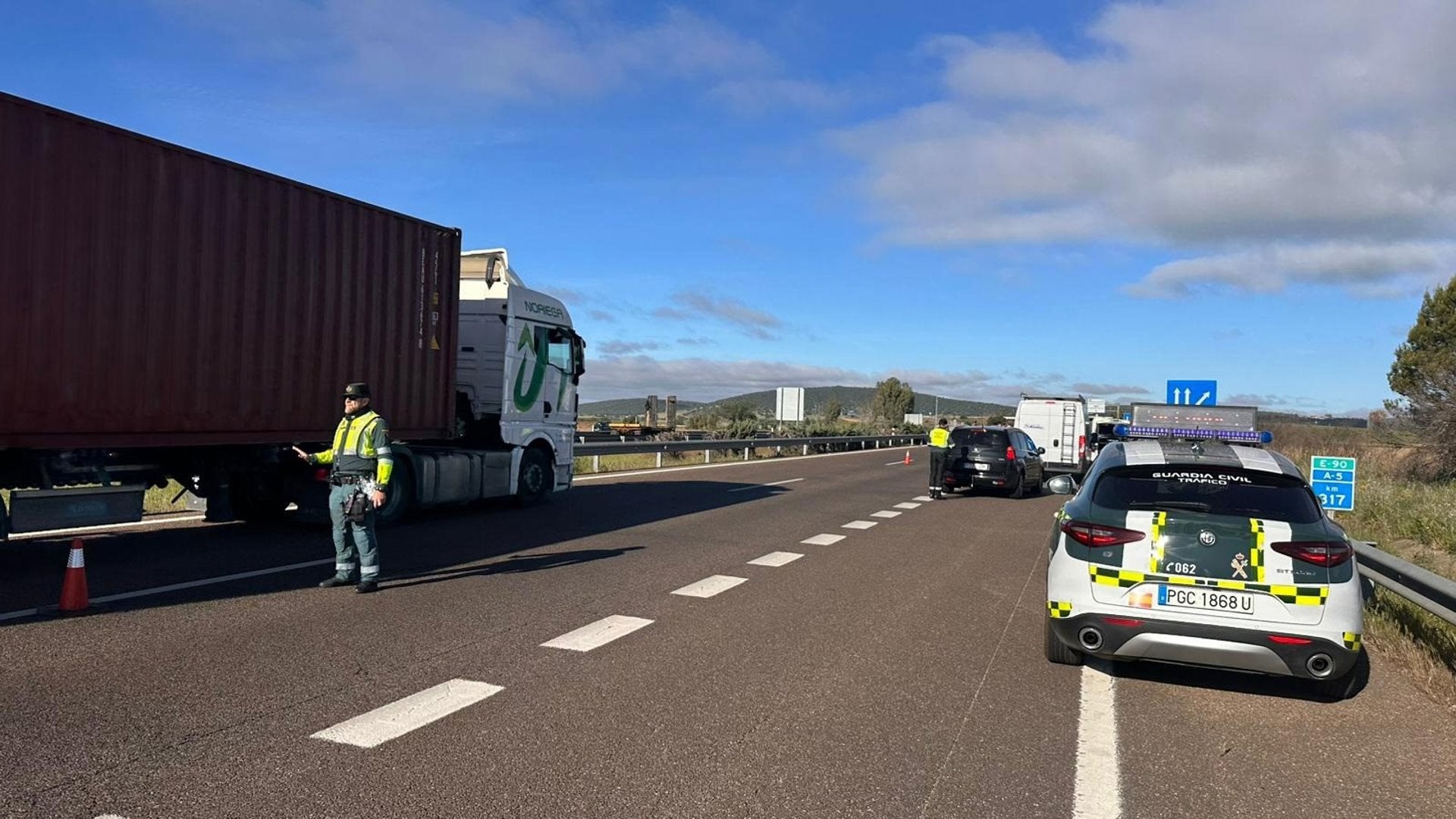 La DGT vigila la velocidad de 10.000 vehículos con más de 150 controles en las carreteras extremeñas esta semana La DGT vigila la velocidad de 10.000 vehículos con más de 150 controles en las carreteras extremeñas esta semana