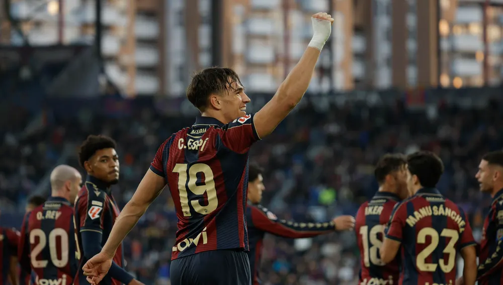 El delantero del Levante Carlos Espí celebra un gol El delantero del Levante Carlos Espí celebra un gol