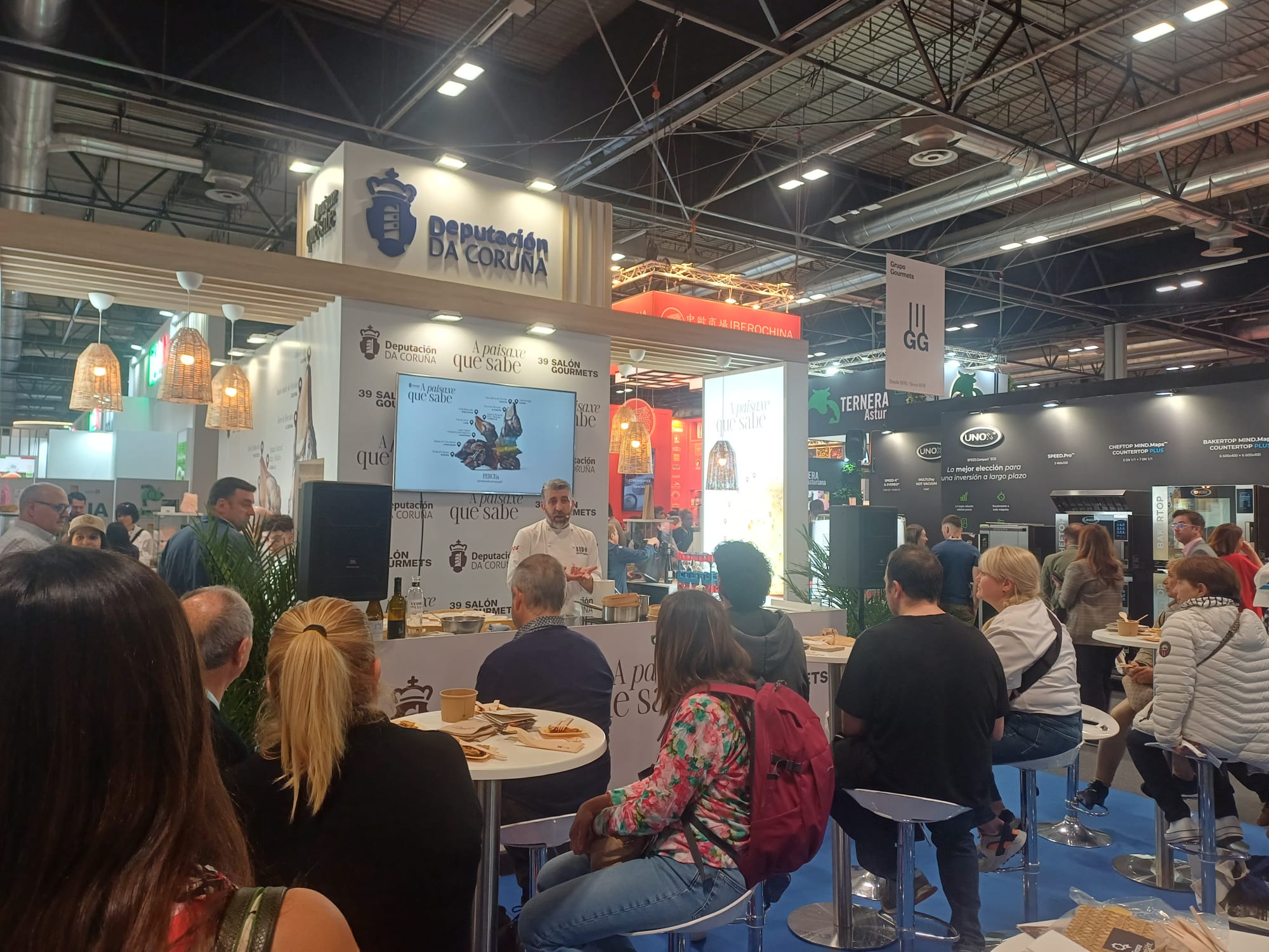 Juan Crujeiras no salón Gourmet coa paisaxe que sabe da Deputación da Coruña Juan Crujeiras no salón Gourmet coa paisaxe que sabe da Deputación da Coruña