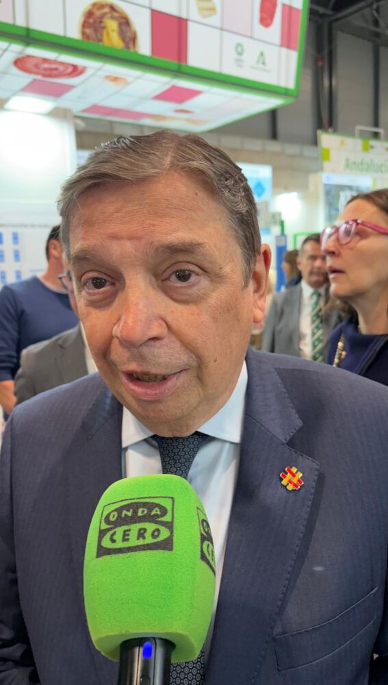 El ministro Luis Planas participó en Más de Uno Huelva. 