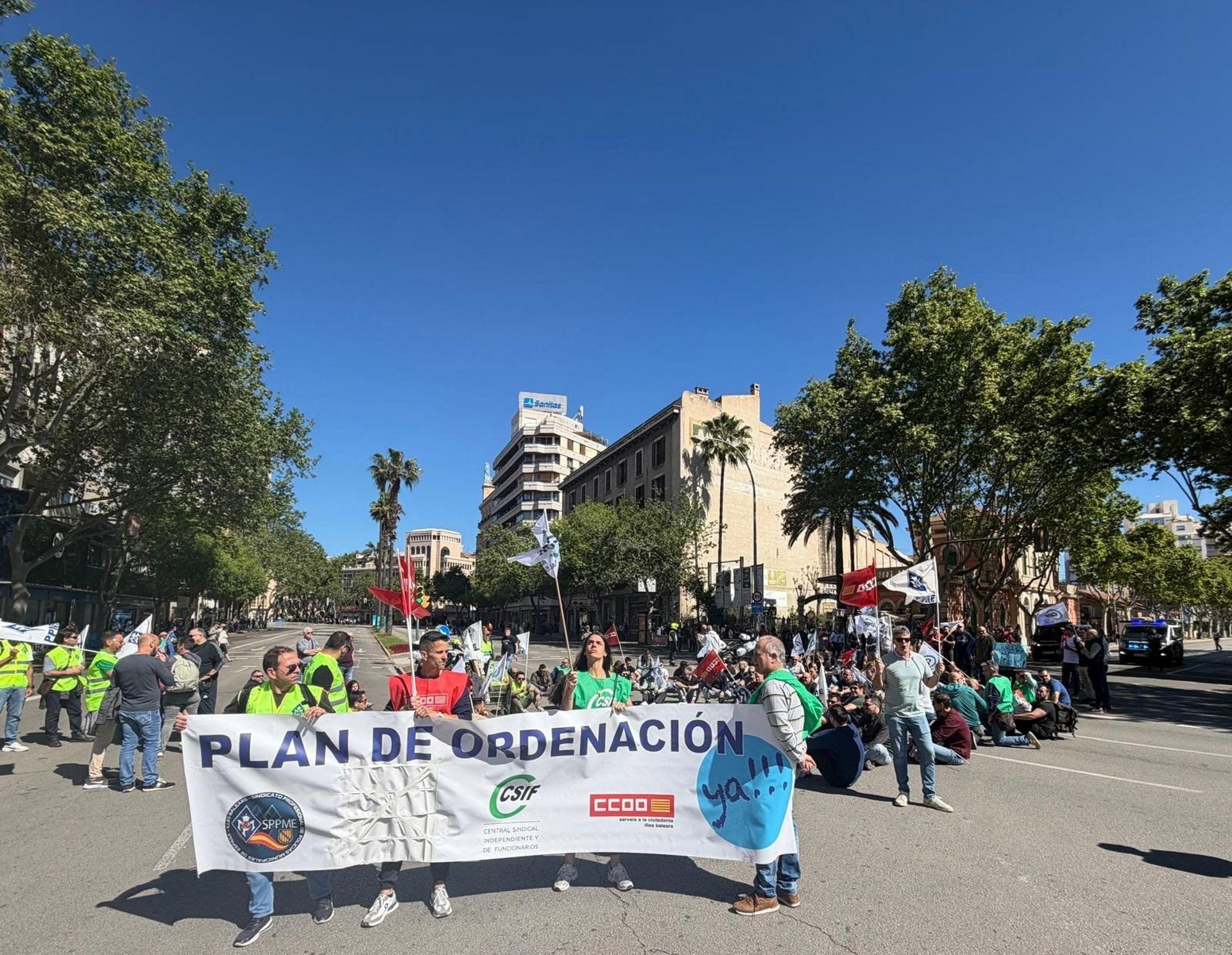 Un centenar de policías locales de Palma se manifiesta para pedir la implantación del Plan de Ordenación Un centenar de policías locales de Palma se manifiesta para pedir la implantación del Plan de Ordenación
