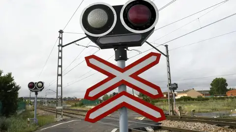 Adif mejorará la protección de cinco pasos a nivel en la provincia de Badajoz con una inversión de 2,6 millones de euros Adif mejorará la protección de cinco pasos a nivel en la provincia de Badajoz con una inversión de 2,6 millones de euros