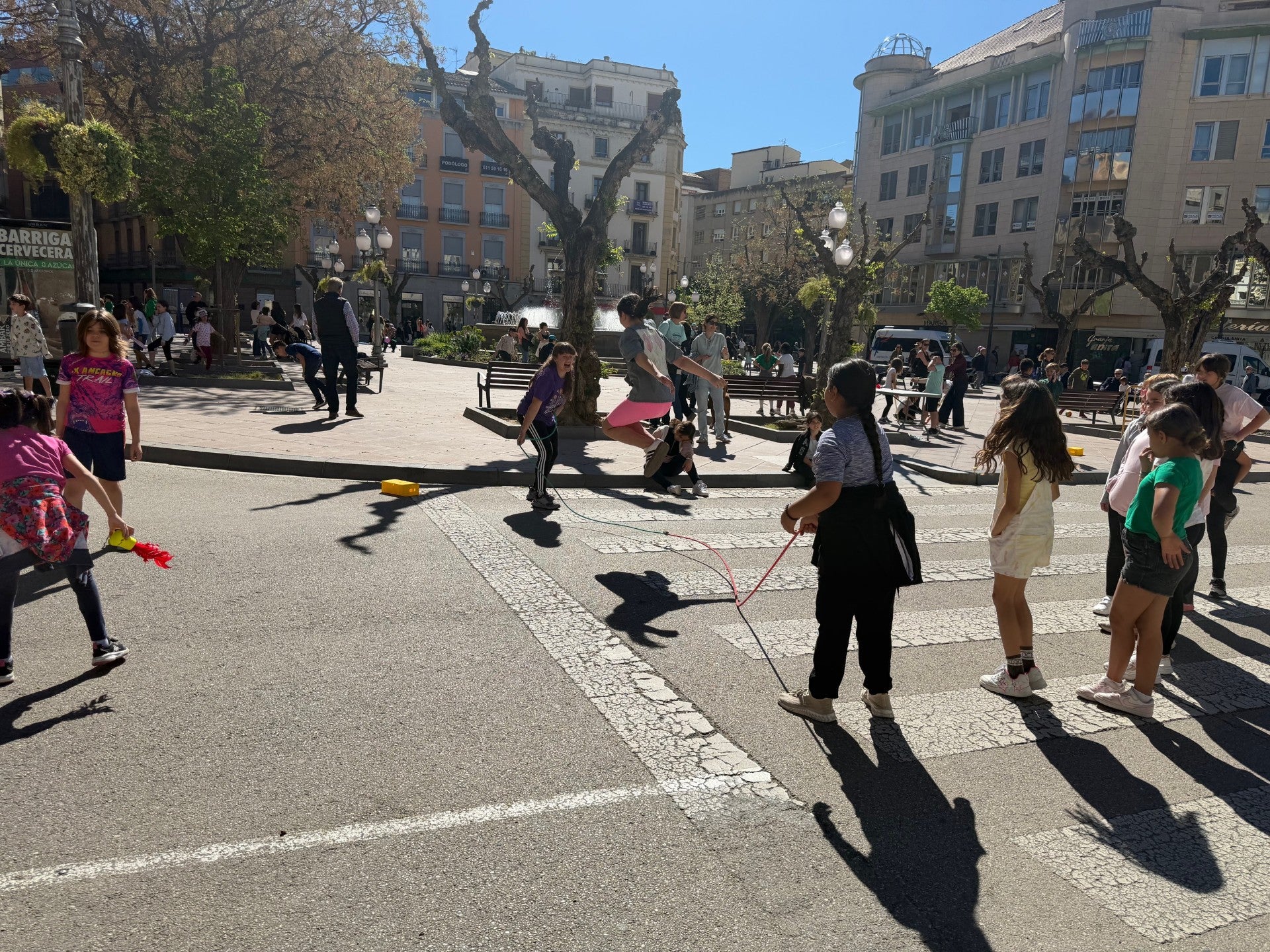2.500 escolares toman parques y plazas de Huesca en el Día del Juego en la Calle 2.500 escolares toman parques y plazas de Huesca en el Día del Juego en la Calle
