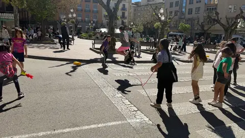 2.500 escolares toman parques y plazas de Huesca en el Día del Juego en la Calle 2.500 escolares toman parques y plazas de Huesca en el Día del Juego en la Calle