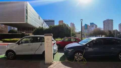 Benidorm adjudica el desarrollo del Plan MOVELE por 530.000 euros y un plazo de seis meses Benidorm adjudica el desarrollo del Plan MOVELE por 530.000 euros y un plazo de seis meses