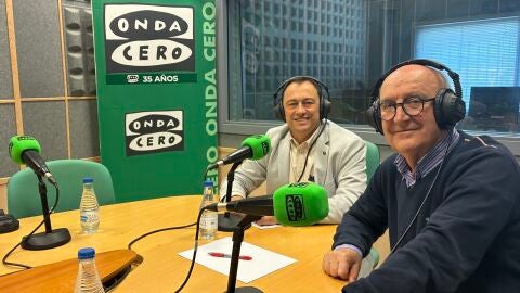 El coronel Fernando Antón y el coordinador del ciclo, Miguel Romero