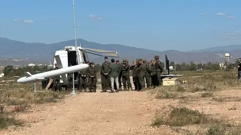 El Felipe VI visita la base Álvarez de Sotomayor y respalda la transformación tecnológica del Ejército El Felipe VI visita la base Álvarez de Sotomayor y respalda la transformación tecnológica del Ejército