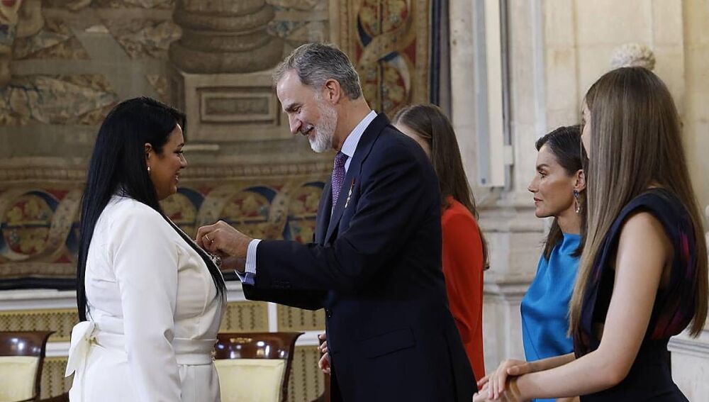 Tamara Fernández Fernández con la Familia Real