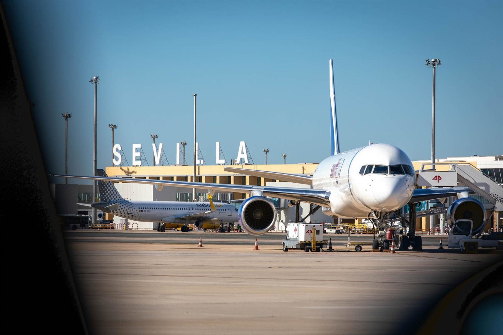 Los controladores aéreos mantienen la huelga indefinida este sábado, coincidiendo con la final de la Copa del Rey Los controladores aéreos mantienen la huelga indefinida este sábado, coincidiendo con la final de la Copa del Rey