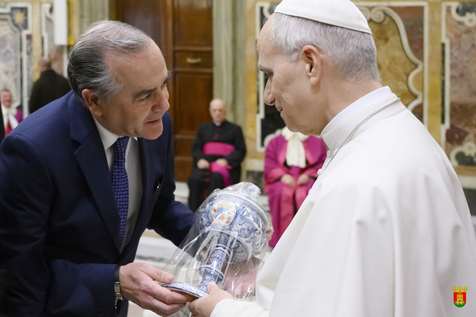 El papa Leon XIV recibe artesanía talaverana El papa Leon XIV recibe artesanía talaverana