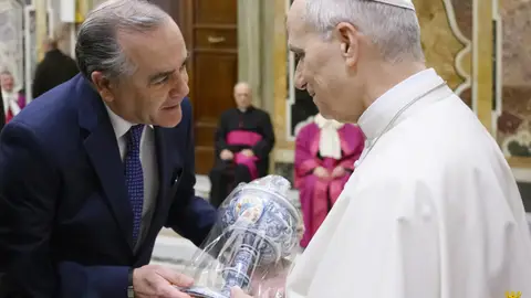 El papa Leon XIV recibe artesanía talaverana El papa Leon XIV recibe artesanía talaverana