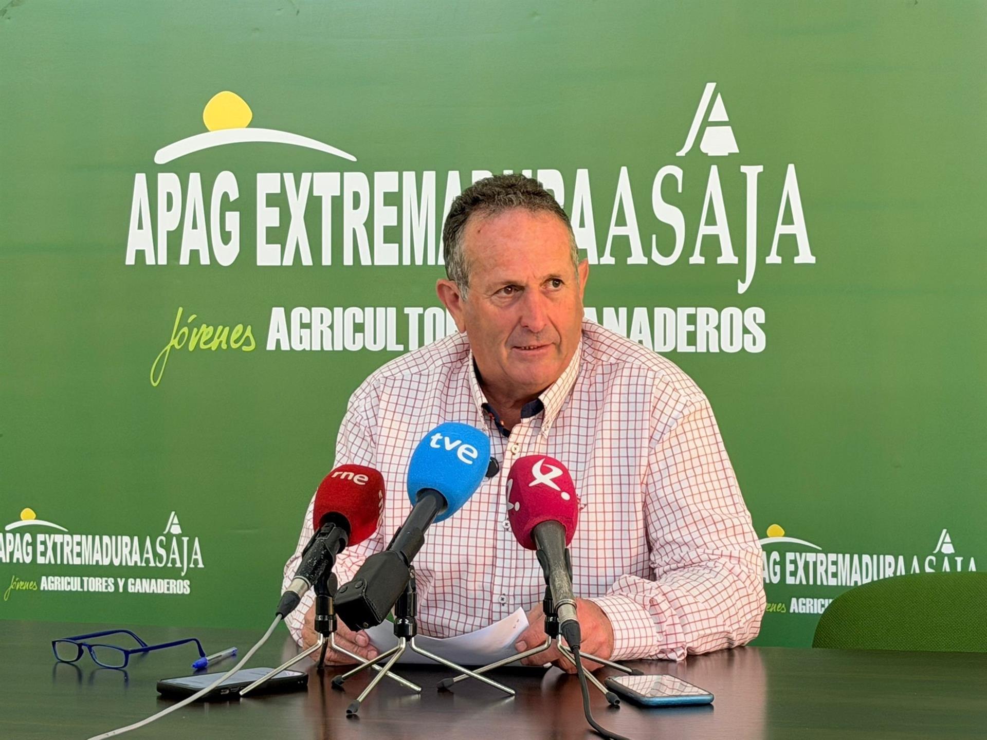 Apag considera que el Gobierno está "atracando" al sector agrario ante la subida de precios del gasóleo y fertilizantes Apag considera que el Gobierno está "atracando" al sector agrario ante la subida de precios del gasóleo y fertilizantes