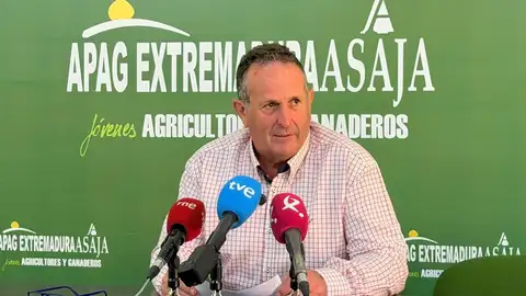 Apag considera que el Gobierno está "atracando" al sector agrario ante la subida de precios del gasóleo y fertilizantes Apag considera que el Gobierno está "atracando" al sector agrario ante la subida de precios del gasóleo y fertilizantes