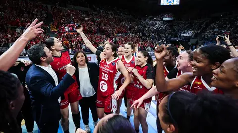 Zaragoza vencía a Landes y celebraba con su afición Zaragoza vencía a Landes y celebraba con su afición