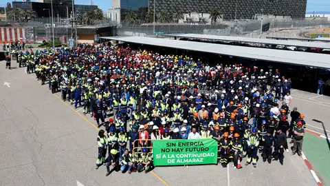 La plataforma 'Sí a Almaraz, Sí al Futuro' y trabajadores vuelve a concentrarse para exigir la continuidad de la central La plataforma 'Sí a Almaraz, Sí al Futuro' y trabajadores vuelve a concentrarse para exigir la continuidad de la central
