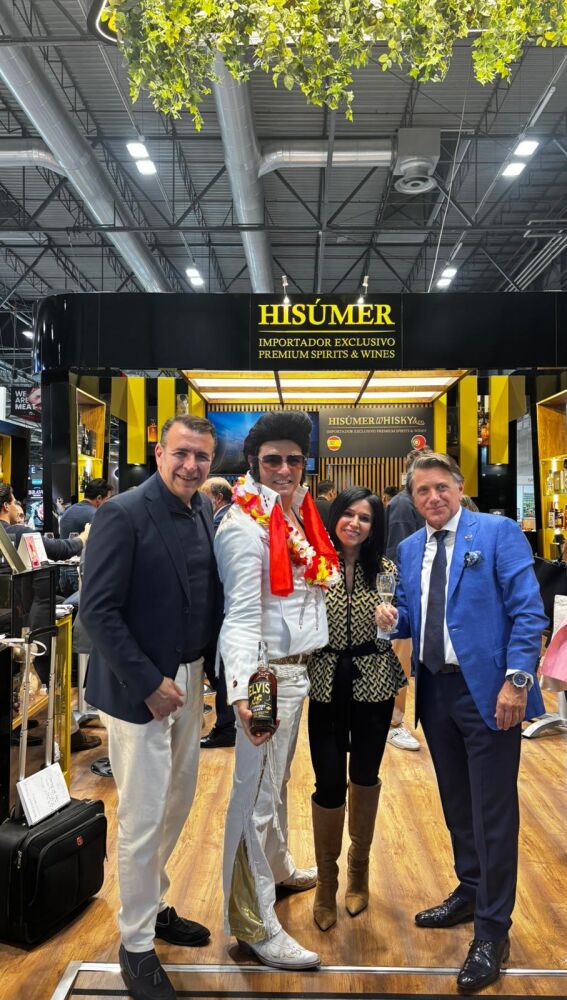 Tony Pérez (izquierda) junto al gerente de Hisúmer, Antonino Fabregat, en la feria