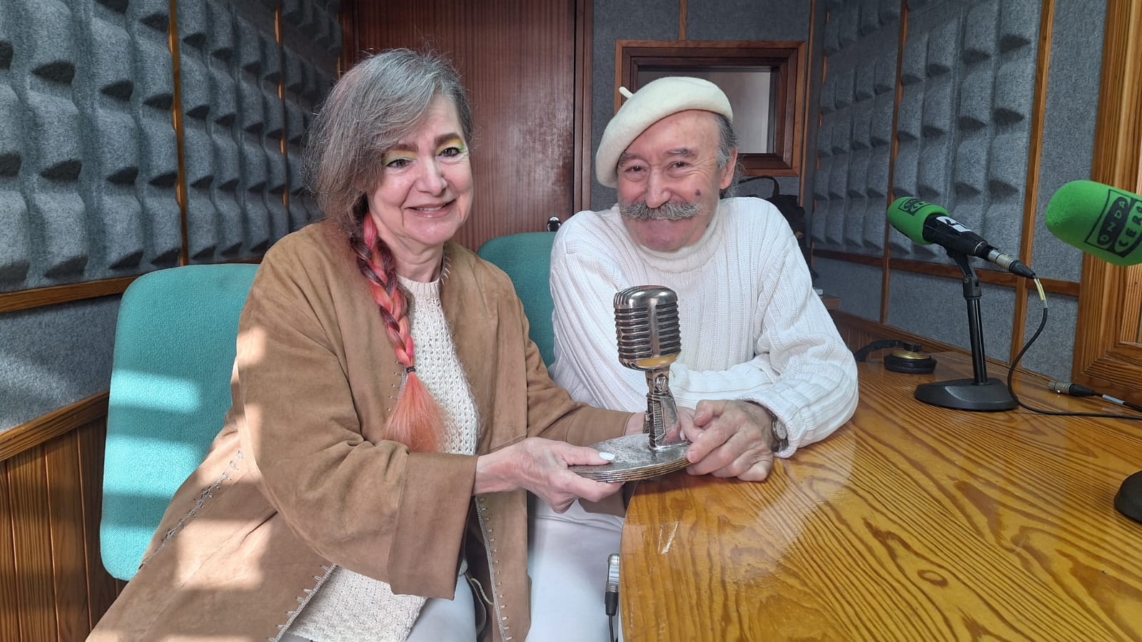 Traspas y Torijano: “Somos pintores y artesanos, pero sobre todo somos de los pocos supervivientes de Dalt Vila” Traspas y Torijano: “Somos pintores y artesanos, pero sobre todo somos de los pocos supervivientes de Dalt Vila”