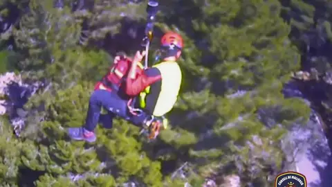 Muere una ciclista tras sufrir una caída en la carretera de Sa Calobra. Muere una ciclista tras sufrir una caída en la carretera de Sa Calobra.