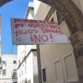 Una de las pancartas en el barrio de Santa María