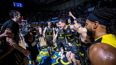 Los jugadores de La Laguna Tenerife celebran la victoria Los jugadores de La Laguna Tenerife celebran la victoria