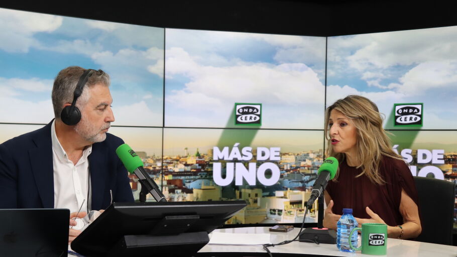 Yolanda D&iacute;az con Carlos Alsina