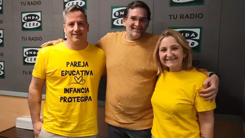 Educadores y familias de Alcalá de Henares se concentrarán el próximo 24 de abril en la plaza de los Cuatro Caños para reclamar la bajada de ratios, mejoras laborales y el reconocimiento educativo de la etapa de 0 a 3 años Iván Rojo, Enrique Hernández e Irene Lamelas en representación de los trabajadores de las escuelas infantiles de Alcalá de Henares