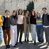 Paula Bernabéu (primera por la izquierda) y el resto de la delegación de EFE en Jerusalén Paula Bernabéu (primera por la izquierda) y el resto de la delegación de EFE en Jerusalén