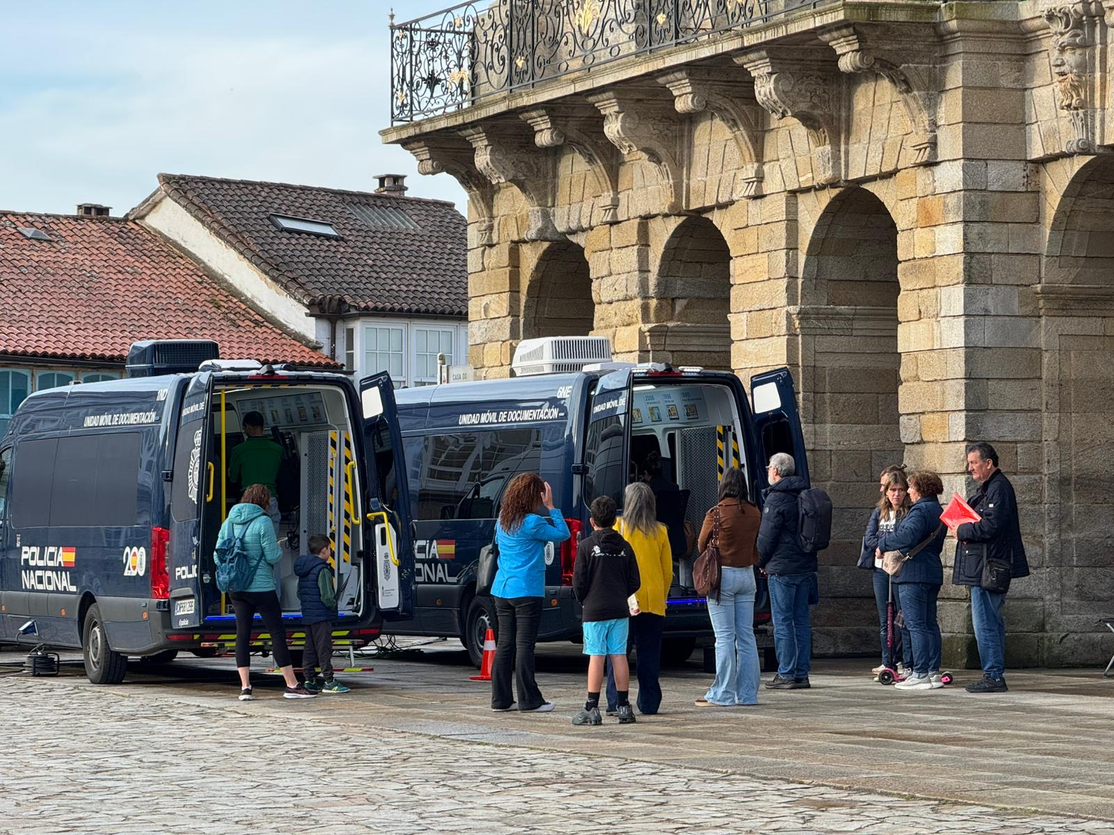 El portavoz municipal del PP Borja Verea denuncia que los policías nacionales trabajan "a la intemperie" dos meses después del incendio de la comisaría El portavoz municipal del PP Borja Verea denuncia que los policías nacionales trabajan "a la intemperie" dos meses después del incendio de la comisaría