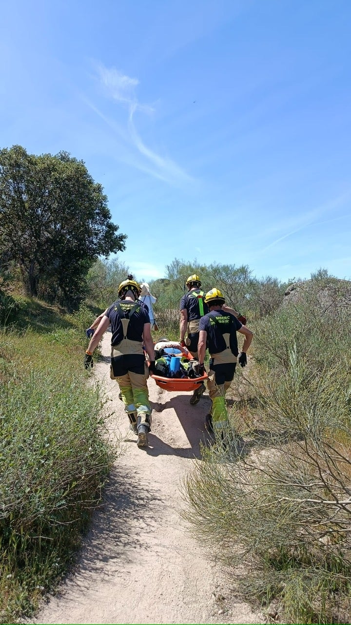 Bomberos de la Diputación de Cáceres rescatan a una mujer en Los Barrueco Bomberos de la Diputación de Cáceres rescatan a una mujer en Los Barrueco