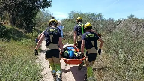 Bomberos de la Diputación de Cáceres rescatan a una mujer en Los Barrueco Bomberos de la Diputación de Cáceres rescatan a una mujer en Los Barrueco