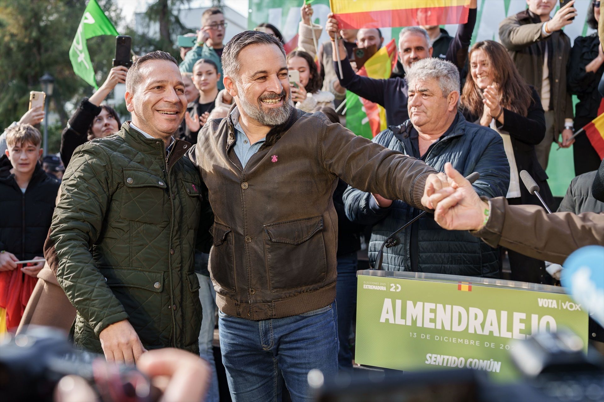 Abascal se felicita por el acuerdo PP-Vox para en Extremadura y destaca una vicepresidencia "para deshacer leyes" Abascal se felicita por el acuerdo PP-Vox para en Extremadura y destaca una vicepresidencia "para deshacer leyes"