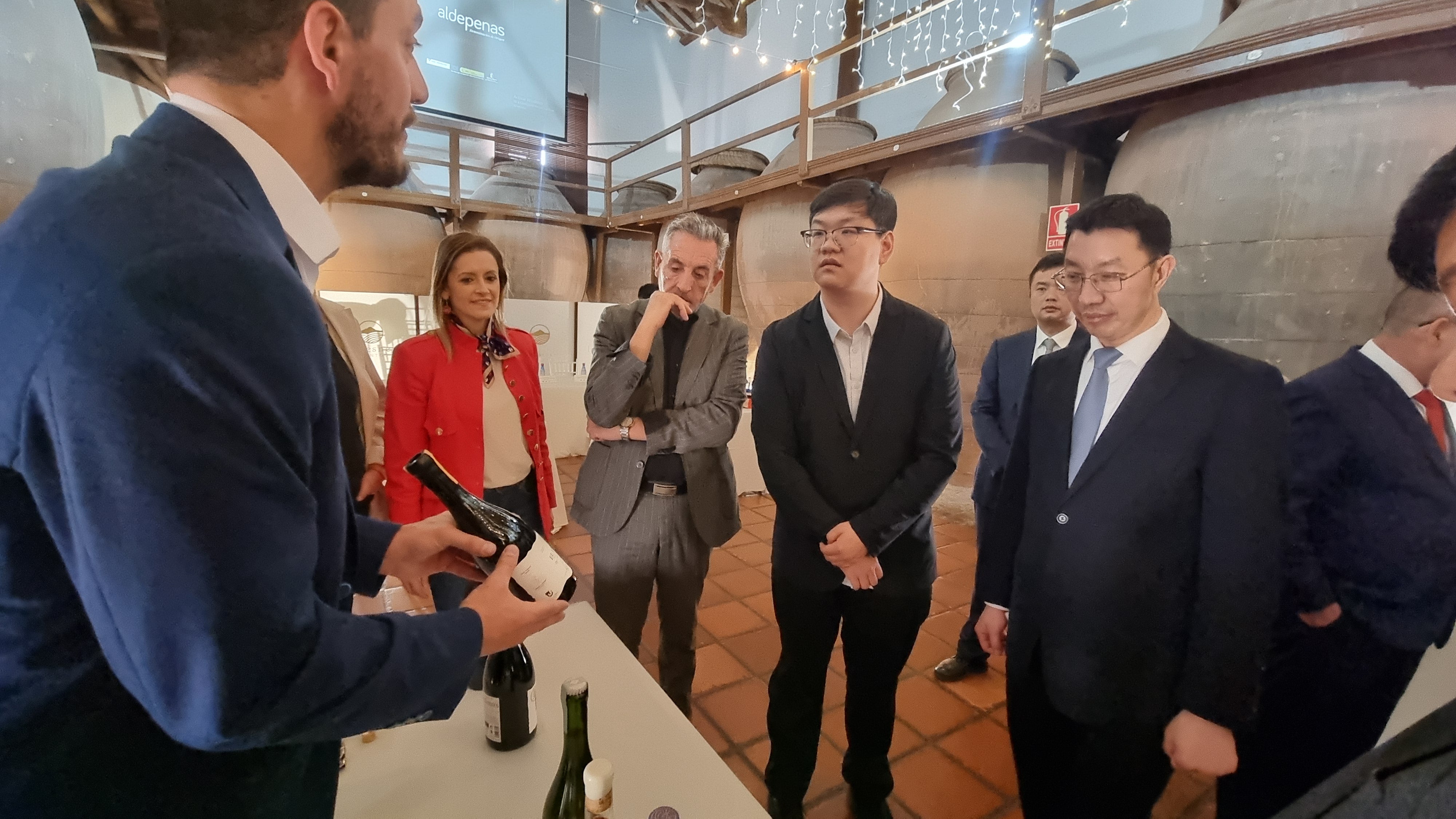 Valdepeñas establece contactos comerciales con la ciudad china de Luzhou Valdepeñas establece contactos comerciales con la ciudad china de Luzhou