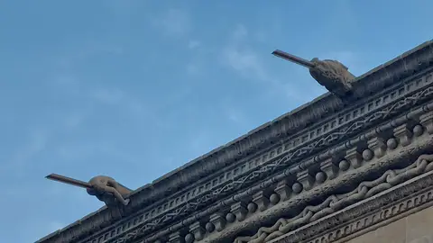 La alcaldesa de Santiago Goretti Sanmartín admite que la solución de las gárgolas del Hostal no le parece "la más satisfactoria", pero remite a la Xunta La alcaldesa de Santiago Goretti Sanmartín admite que la solución de las gárgolas del Hostal no le parece "la más satisfactoria", pero remite a la Xunta