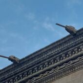 La alcaldesa de Santiago Goretti Sanmartín admite que la solución de las gárgolas del Hostal no le parece "la más satisfactoria", pero remite a la Xunta