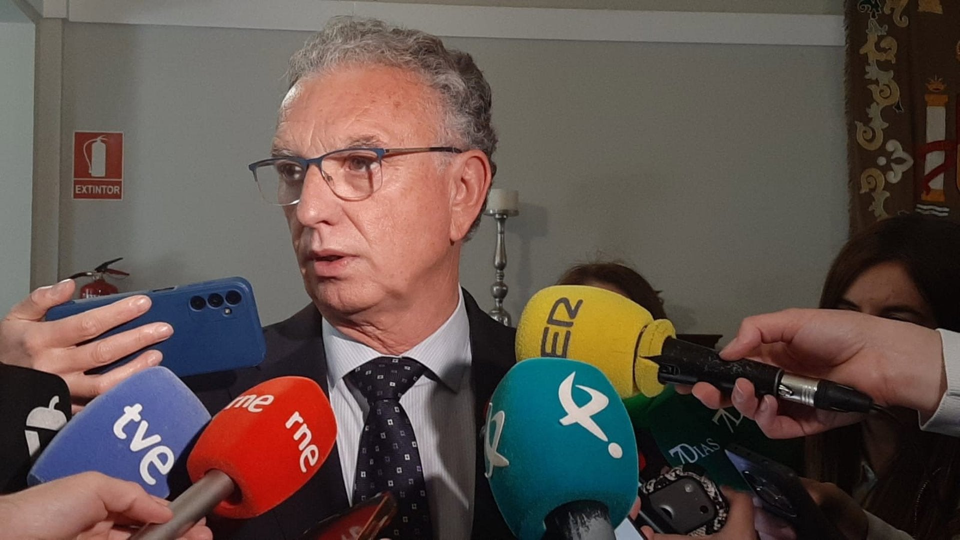 La Policía investiga el origen de la bala que hirió a una niña en Badajoz La Policía investiga el origen de la bala que hirió a una niña en Badajoz