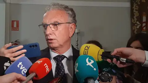 La Policía investiga el origen de la bala que hirió a una niña en Badajoz La Policía investiga el origen de la bala que hirió a una niña en Badajoz